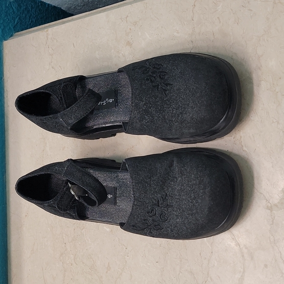 Girl's Dress Shoes with Chunky Heel - Picture 6 of 7